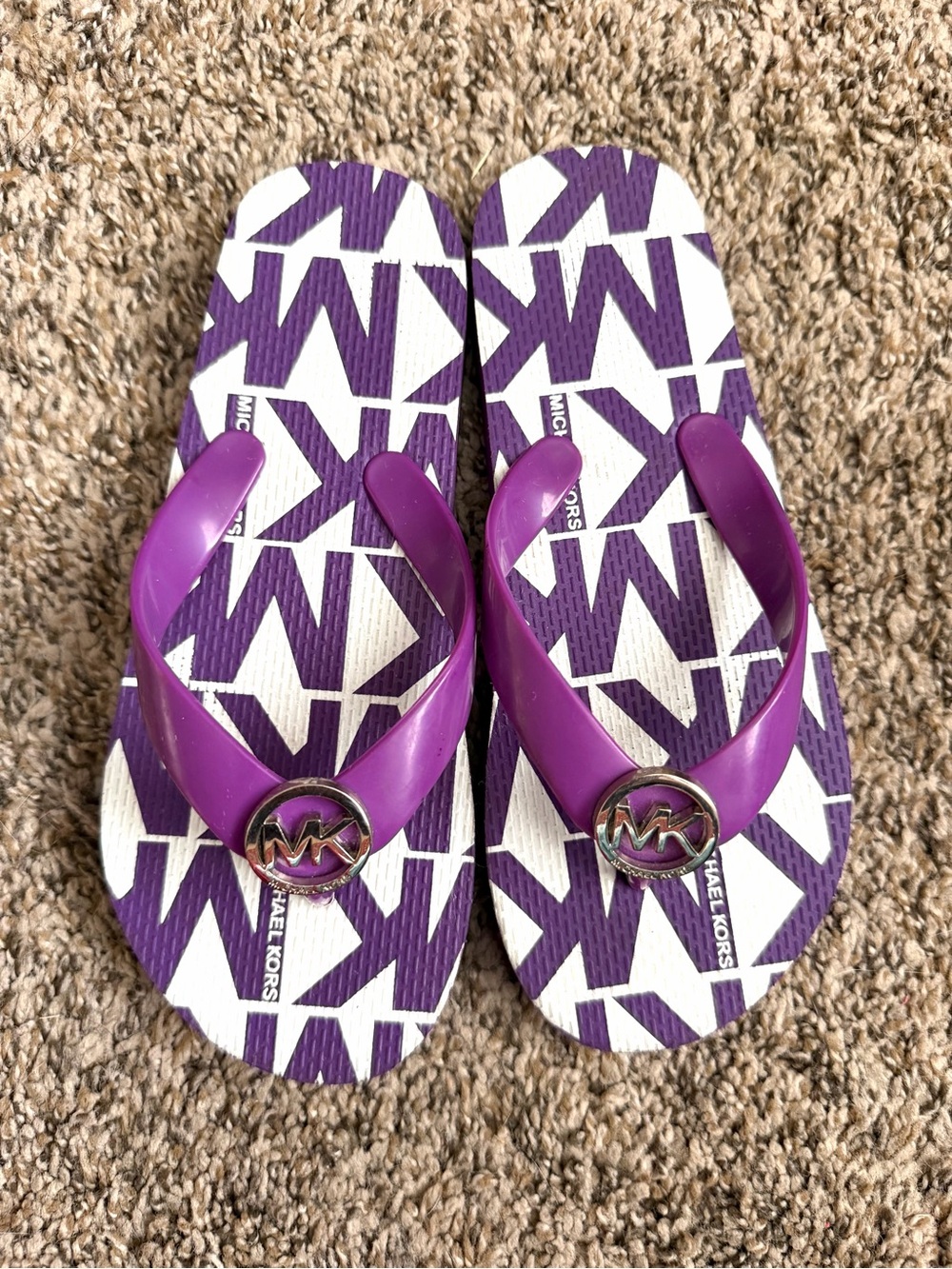 Micheal Kors girls size 13/1 flip flops.
